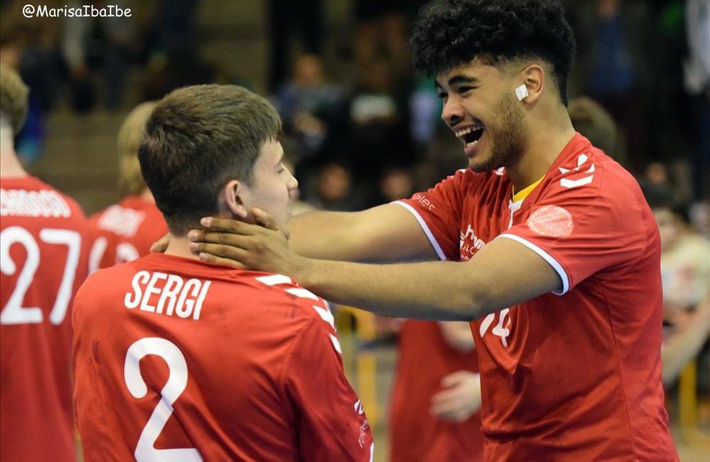 Juveniles celebrando el ir al campeonato de España