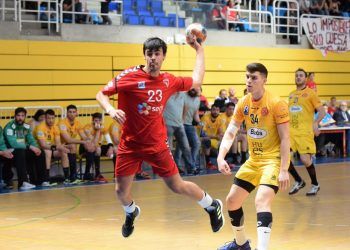 Jugada de Balonmano Alcobendas contra balonmano Bada Huesca