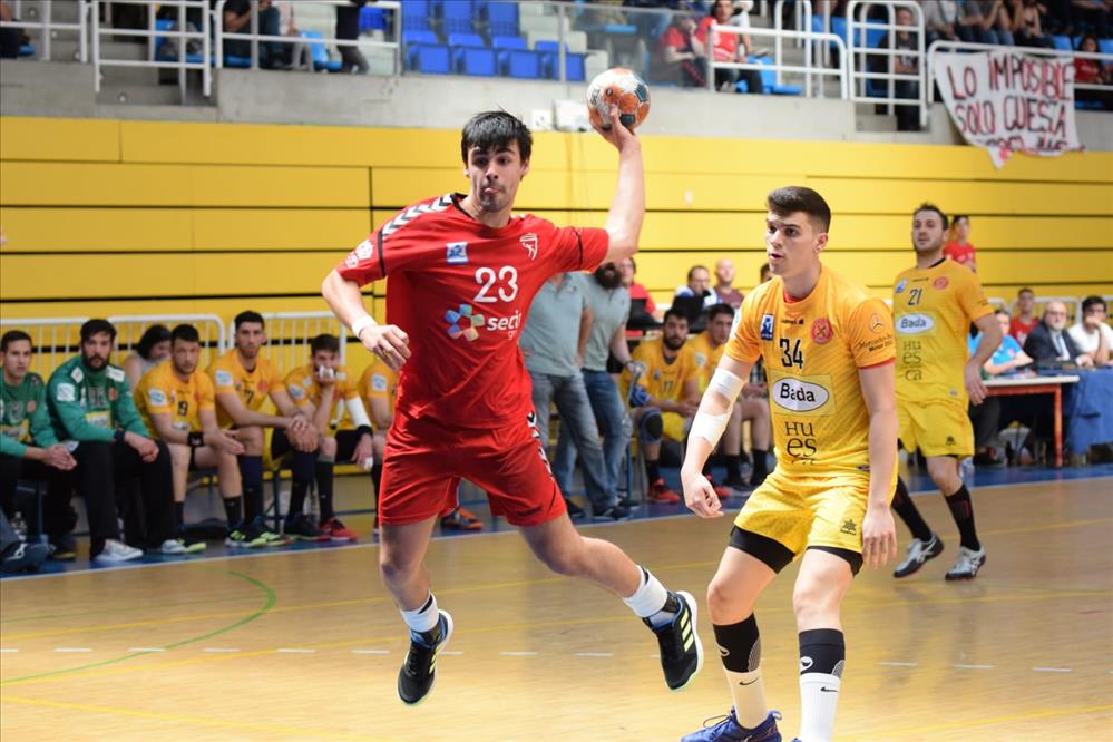 Jugada de Balonmano Alcobendas contra balonmano Bada Huesca