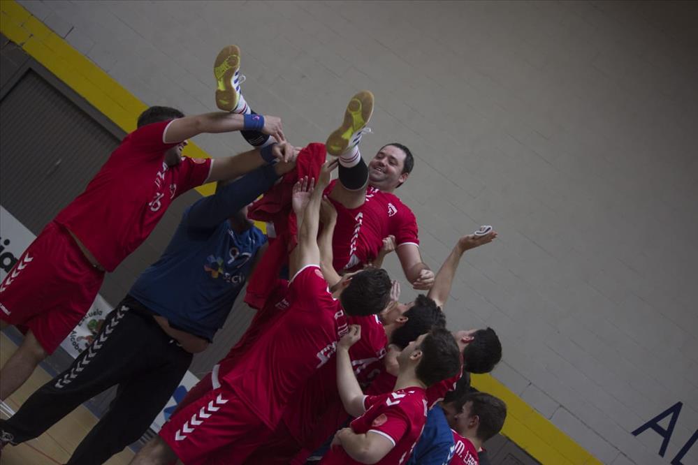 Luis Gil despidiendose del Balonmano 30 años